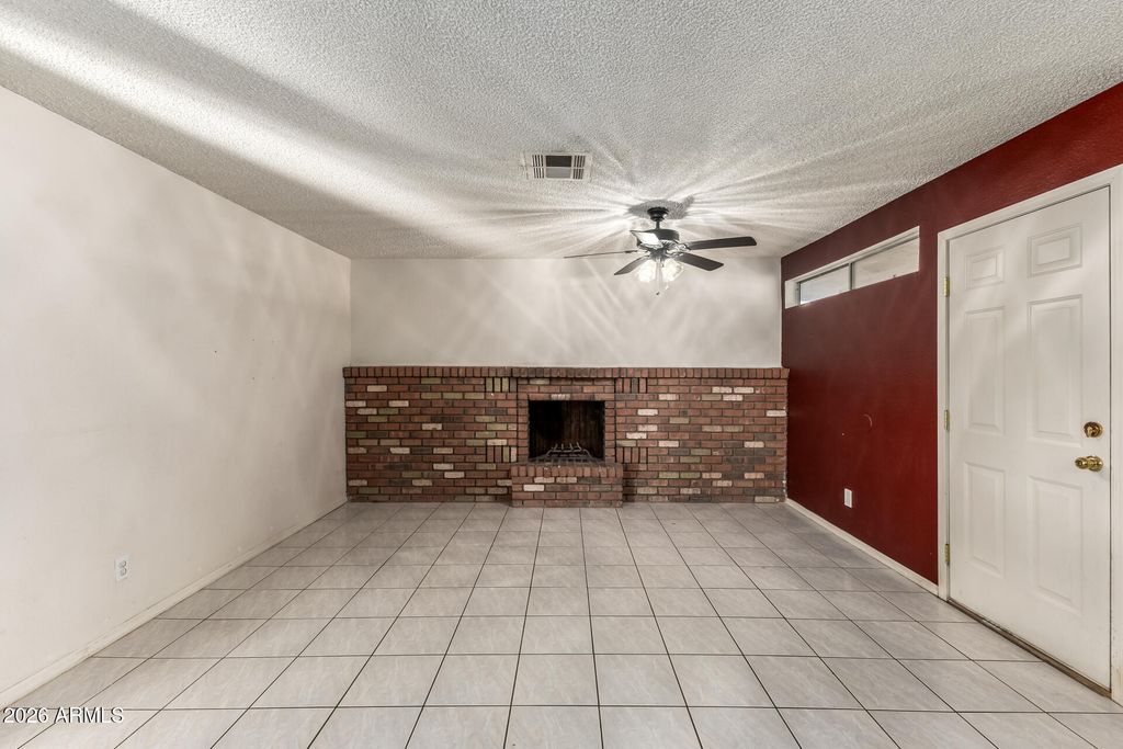 Image 7 of property listing at 577 W MAGDALENA Drive, Tempe, AZ 85283