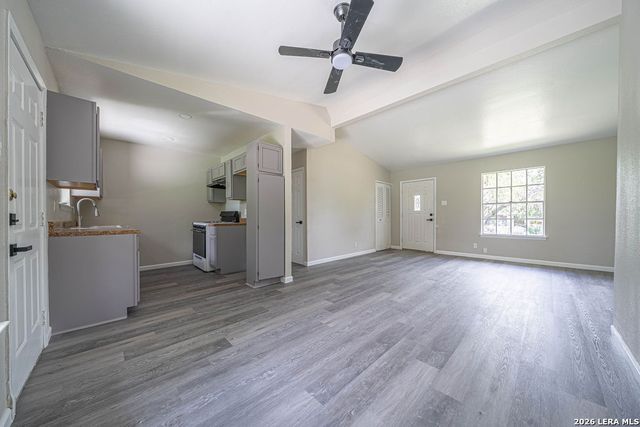 6011 MISTY VALLEY DR, San Antonio, TX 78242