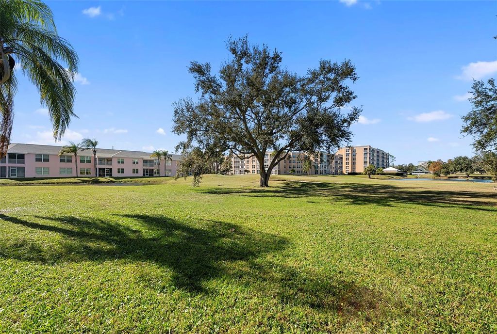 Image 31 of property listing at 4220 PINEBROOK CIRCLE 10, Bradenton, FL 34209