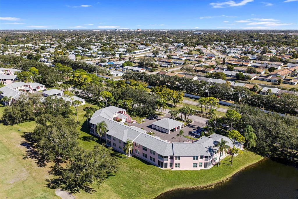 Image 38 of property listing at 4220 PINEBROOK CIRCLE 10, Bradenton, FL 34209