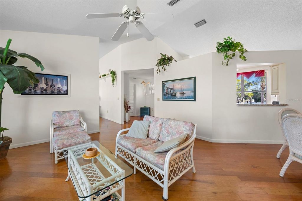 Image 5 of property listing at 4220 PINEBROOK CIRCLE 10, Bradenton, FL 34209