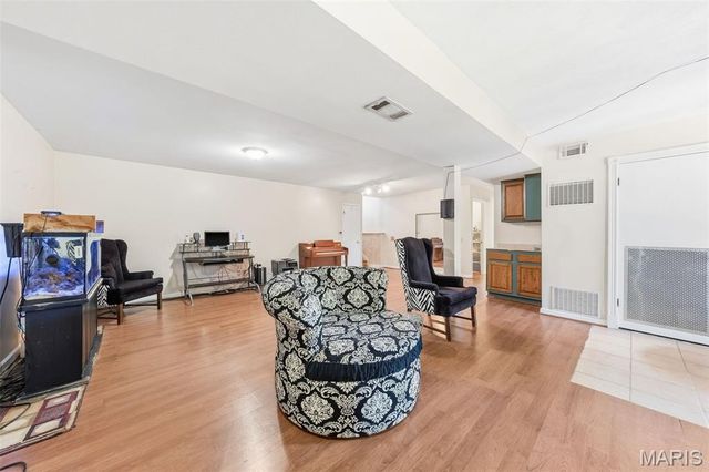 2425 Farnham Court, Florissant, MO 63033