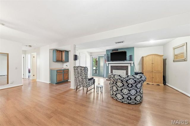 2425 Farnham Court, Florissant, MO 63033