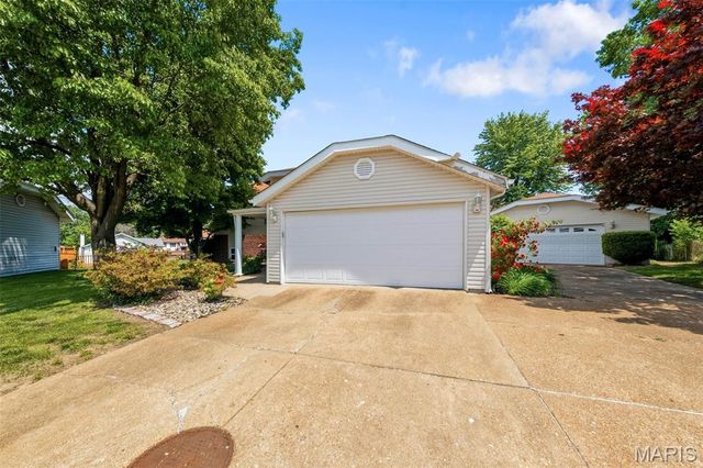 2425 Farnham Court, Florissant, MO 63033