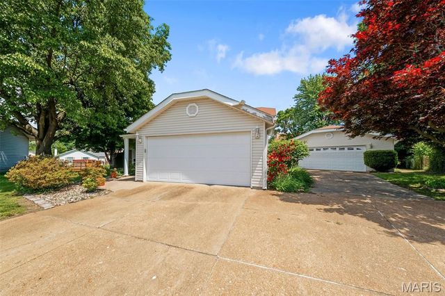 2425 Farnham Court, Florissant, MO 63033