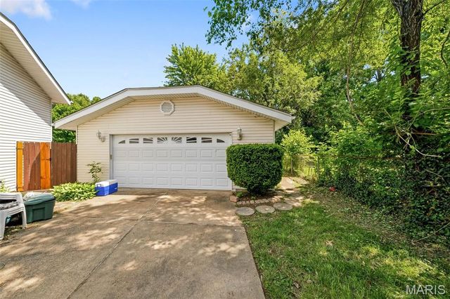 2425 Farnham Court, Florissant, MO 63033