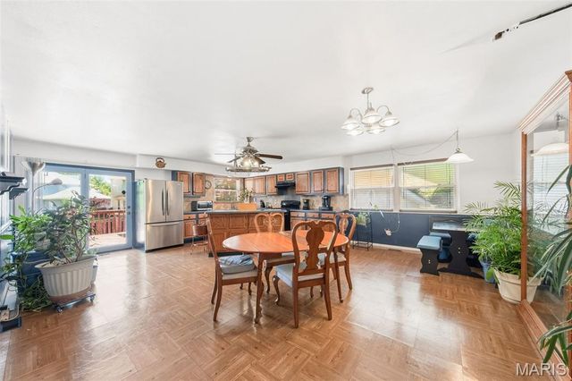 2425 Farnham Court, Florissant, MO 63033