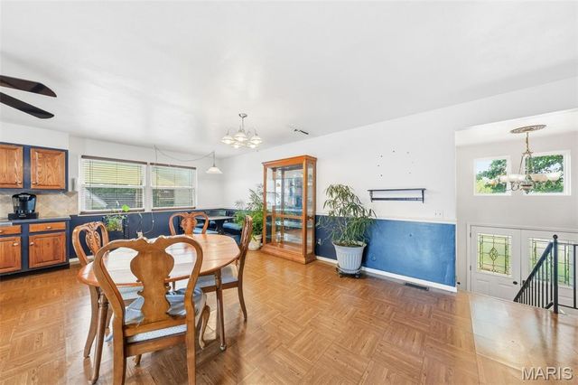 2425 Farnham Court, Florissant, MO 63033