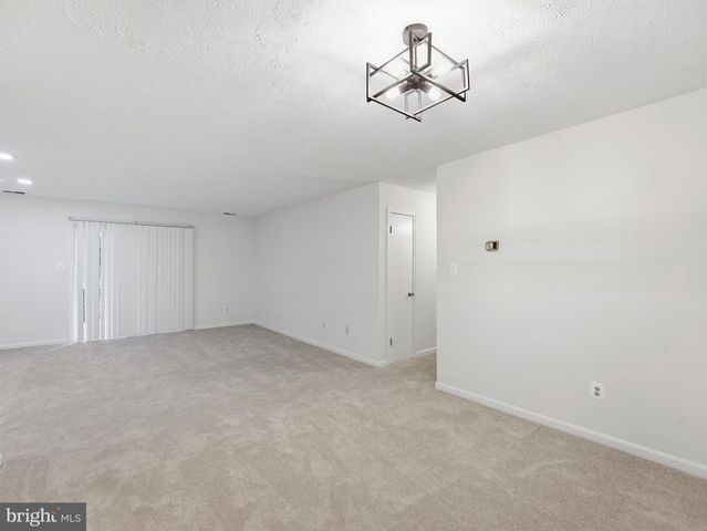 10120 OAKTON TERRACE RD, Oakton, VA 22124