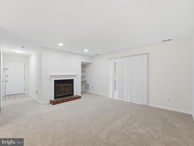 10120 OAKTON TERRACE RD, Oakton, VA 22124