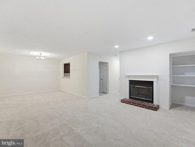 10120 OAKTON TERRACE RD, Oakton, VA 22124