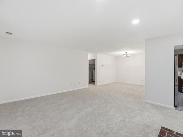 10120 OAKTON TERRACE RD, Oakton, VA 22124