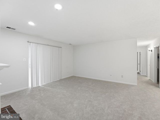 10120 OAKTON TERRACE RD, Oakton, VA 22124