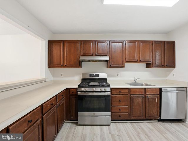 10120 OAKTON TERRACE RD, Oakton, VA 22124