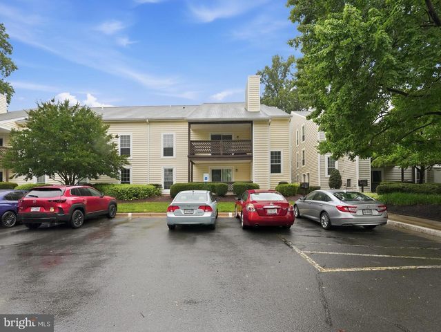 10120 OAKTON TERRACE RD, Oakton, VA 22124