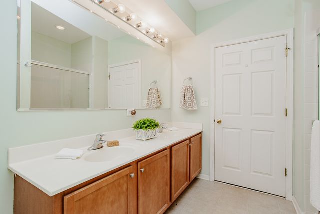 1208 WAVERLY Drive 1208, Volo, IL 60020