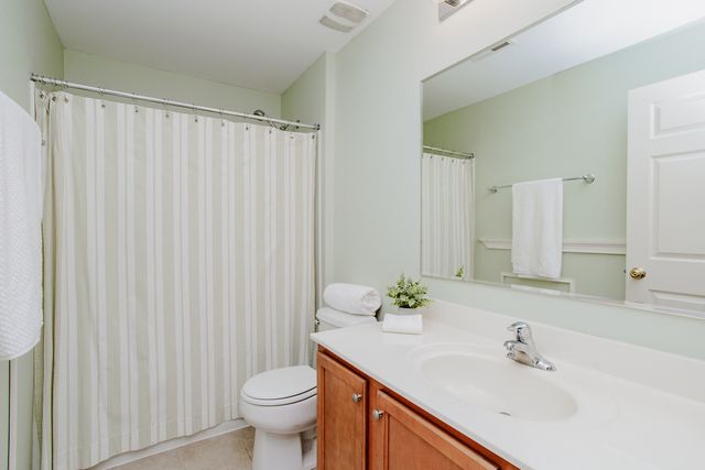 1208 WAVERLY Drive 1208, Volo, IL 60020