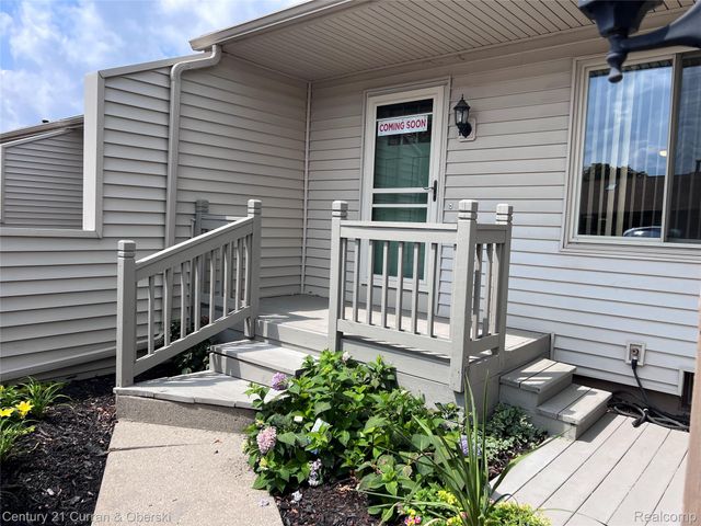 61958 Ticonderoga Drive, South Lyon, MI 48178