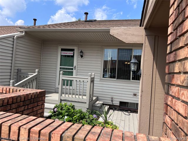 61958 Ticonderoga Drive, South Lyon, MI 48178