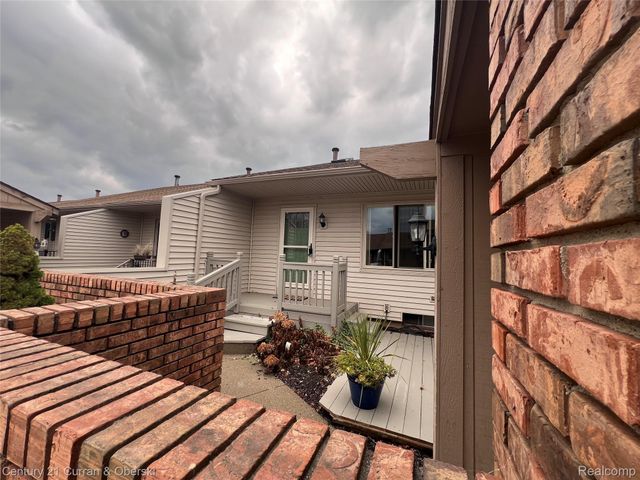 61958 Ticonderoga Drive, South Lyon, MI 48178