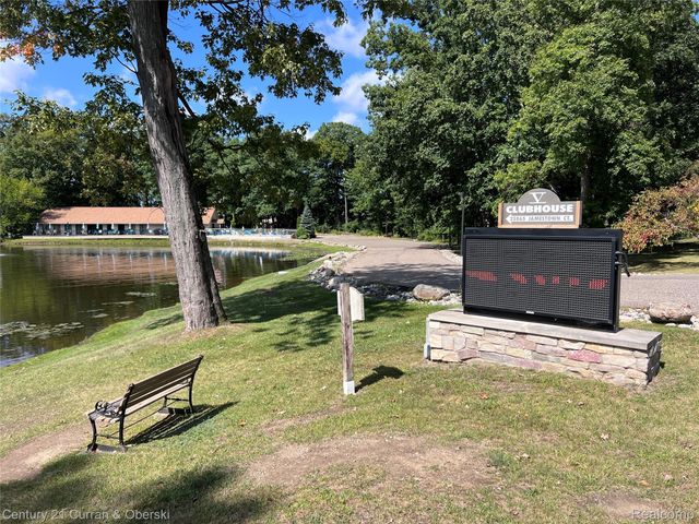 61958 Ticonderoga Drive, South Lyon, MI 48178