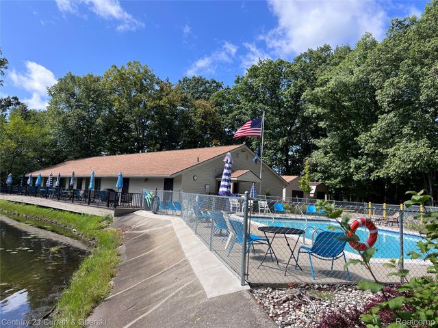 61958 Ticonderoga Drive, South Lyon, MI 48178