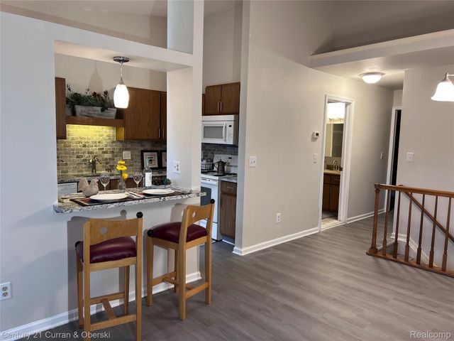 61958 Ticonderoga Drive, South Lyon, MI 48178