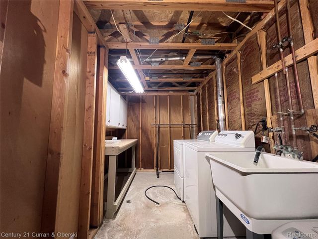 61958 Ticonderoga Drive, South Lyon, MI 48178