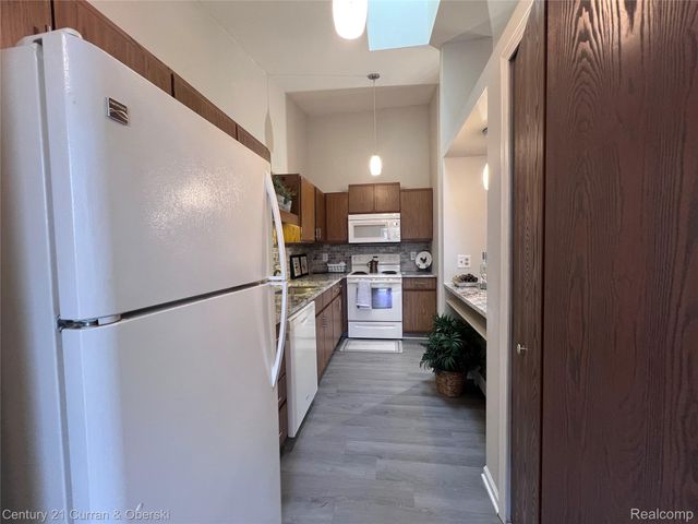 61958 Ticonderoga Drive, South Lyon, MI 48178