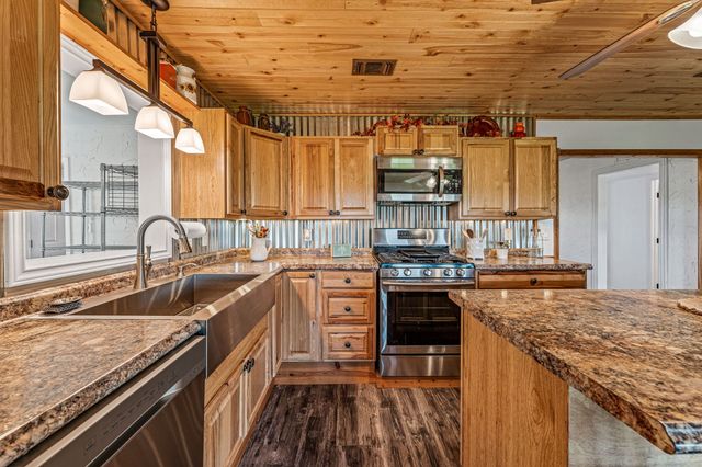 800 County Road 322, Comanche, TX 76442