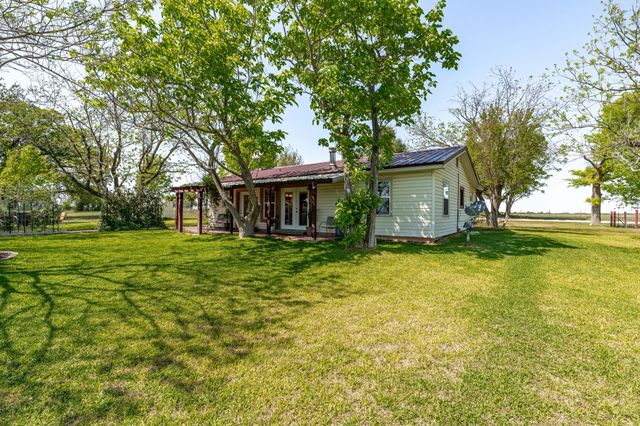 800 County Road 322, Comanche, TX 76442