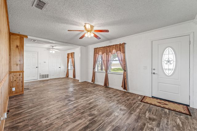 800 County Road 322, Comanche, TX 76442
