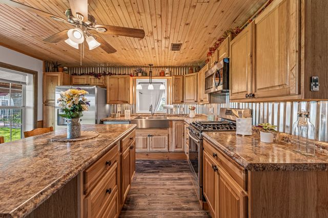 800 County Road 322, Comanche, TX 76442