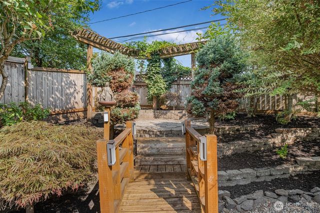 1825 Redmond Place NE, Renton, WA 98056