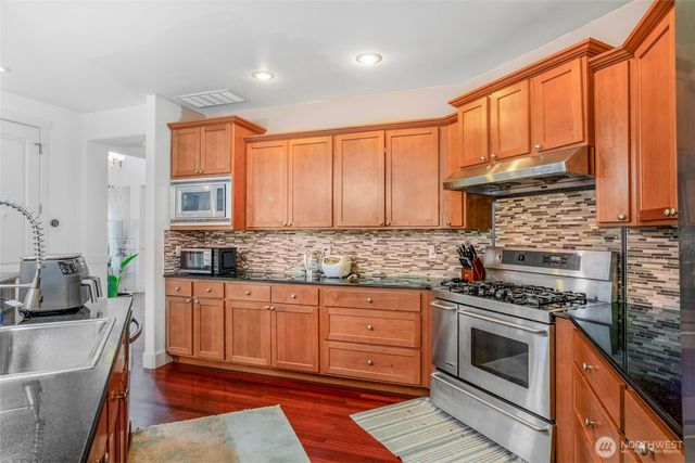1825 Redmond Place NE, Renton, WA 98056