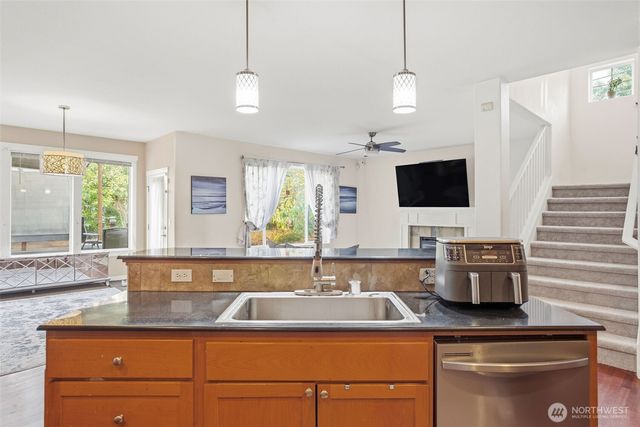 1825 Redmond Place NE, Renton, WA 98056