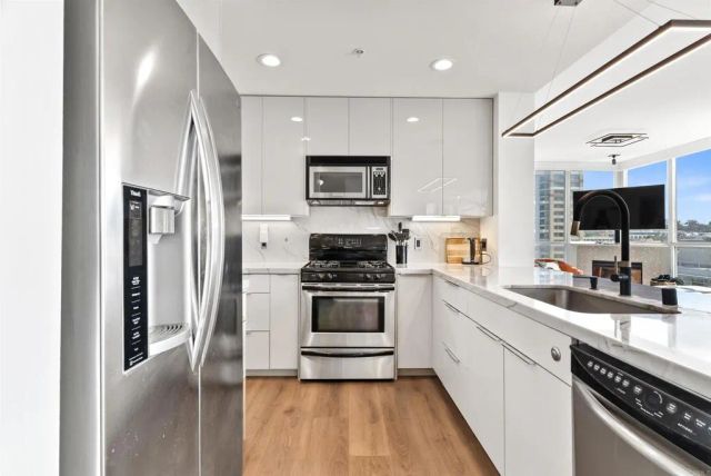 300 W beech 1408, San Diego, CA 92101