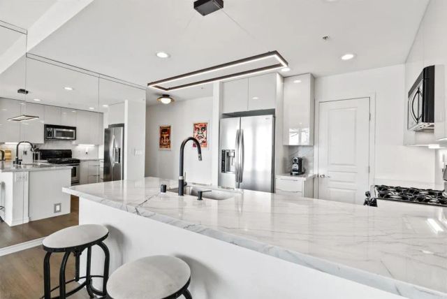 300 W beech 1408, San Diego, CA 92101