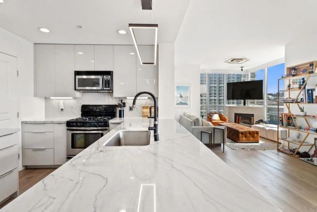 300 W beech 1408, San Diego, CA 92101