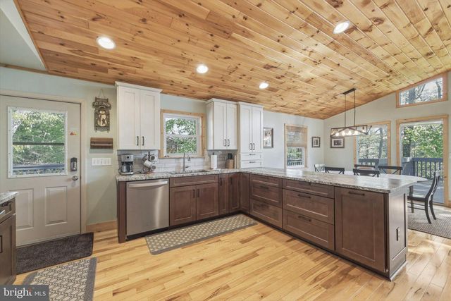 85 PICKETT, Basye, VA 22810
