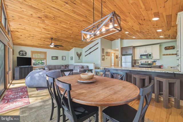 85 PICKETT, Basye, VA 22810