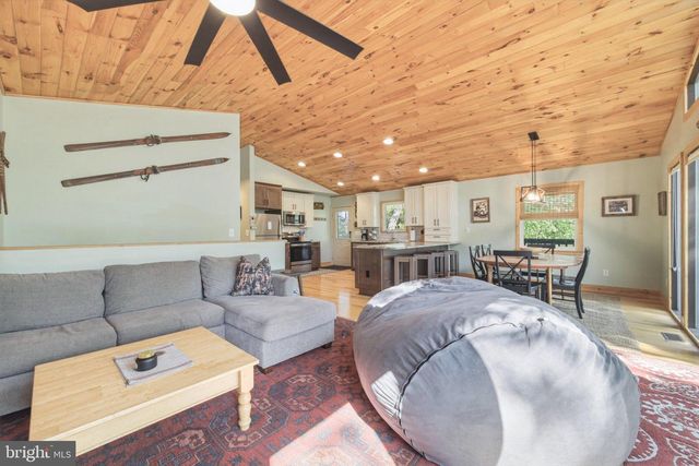 85 PICKETT, Basye, VA 22810