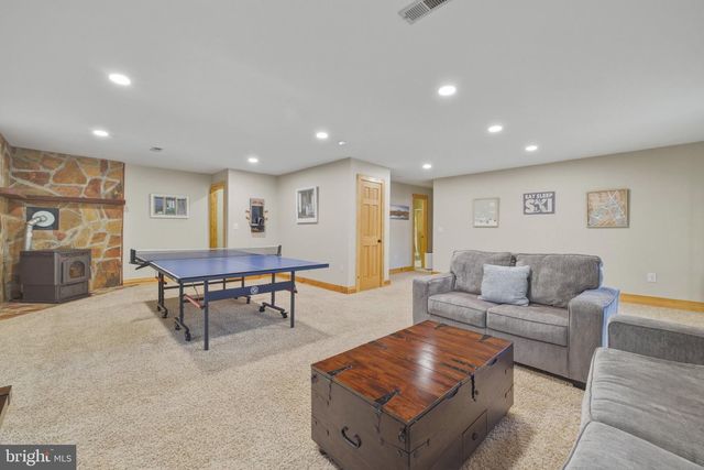 85 PICKETT, Basye, VA 22810