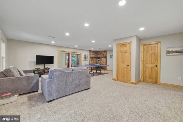 85 PICKETT, Basye, VA 22810