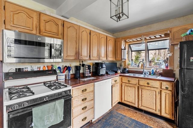 20 Blue Shutters Lane, Falmouth, MA 02556