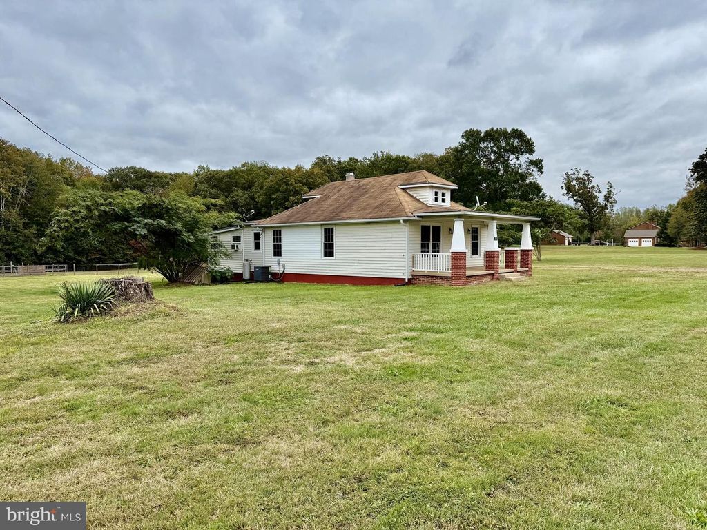 722 HARTWOOD RD, Fredericksburg, VA 22406