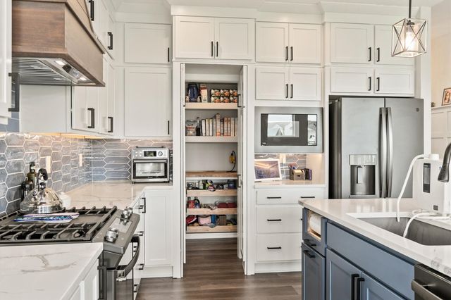 5035 150th Street, Urbandale, IA 50323