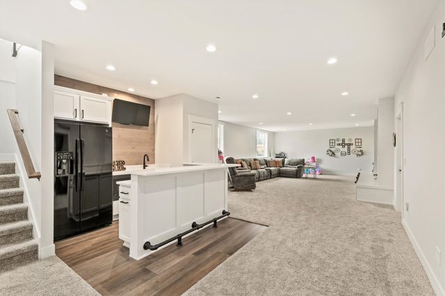 5035 150th Street, Urbandale, IA 50323