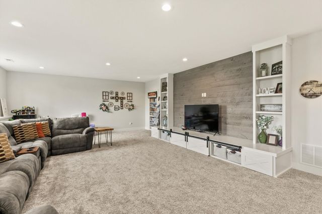 5035 150th Street, Urbandale, IA 50323
