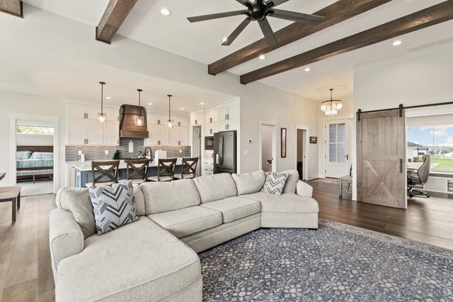 5035 150th Street, Urbandale, IA 50323